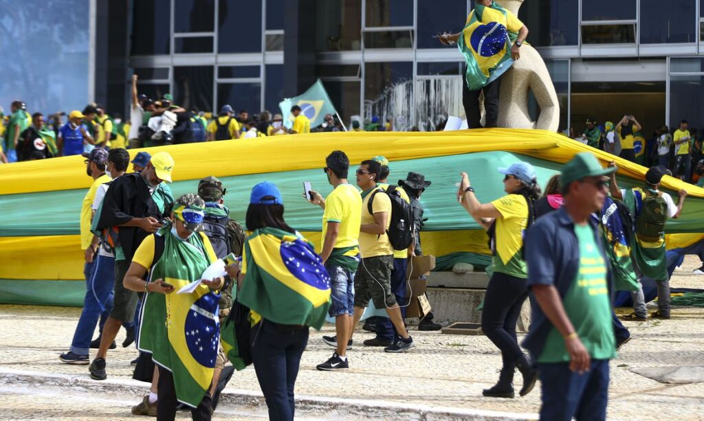 Nove em cada dez brasileiros reprovam invasões de 8 de janeiro