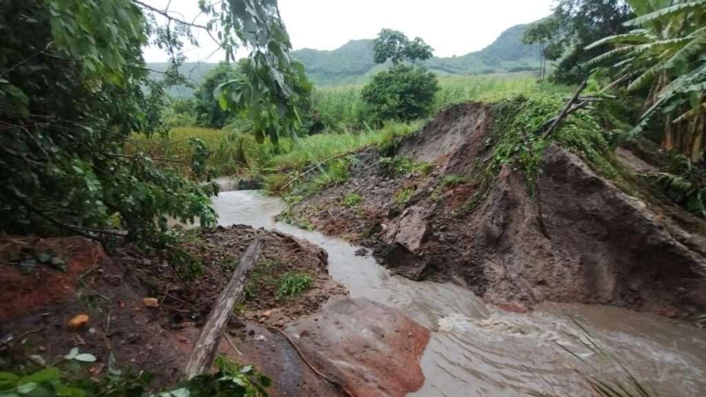 Famílias são evacuadas após rompimento de barragens em Itapipoca, região Norte do Ceará