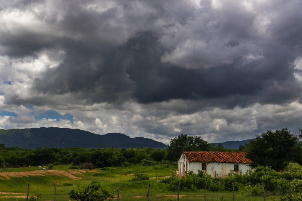 Chove em 70 municípios cearenses até esta terça-feira (11), indica Funceme