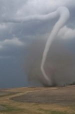 Cinco pessoas morrem após passagem de tornado nos EUA