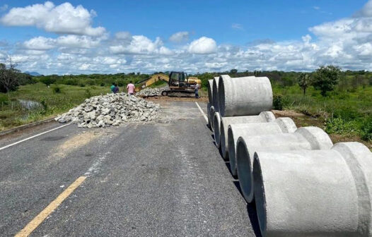 Dois trechos de rodovias estaduais seguem com bloqueio parcial no Ceará