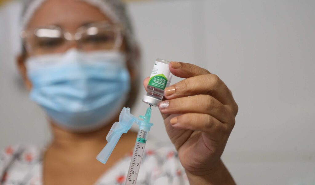 Fortaleza: Dia D de vacinação contra Influenza e Covid-19 ocorre neste sábado (15); confira locais de aplicação