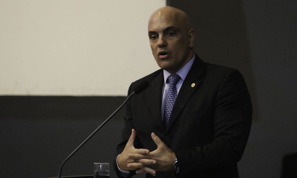 Moraes determina quebra do sigilo de imagens de vandalismo no Planalto