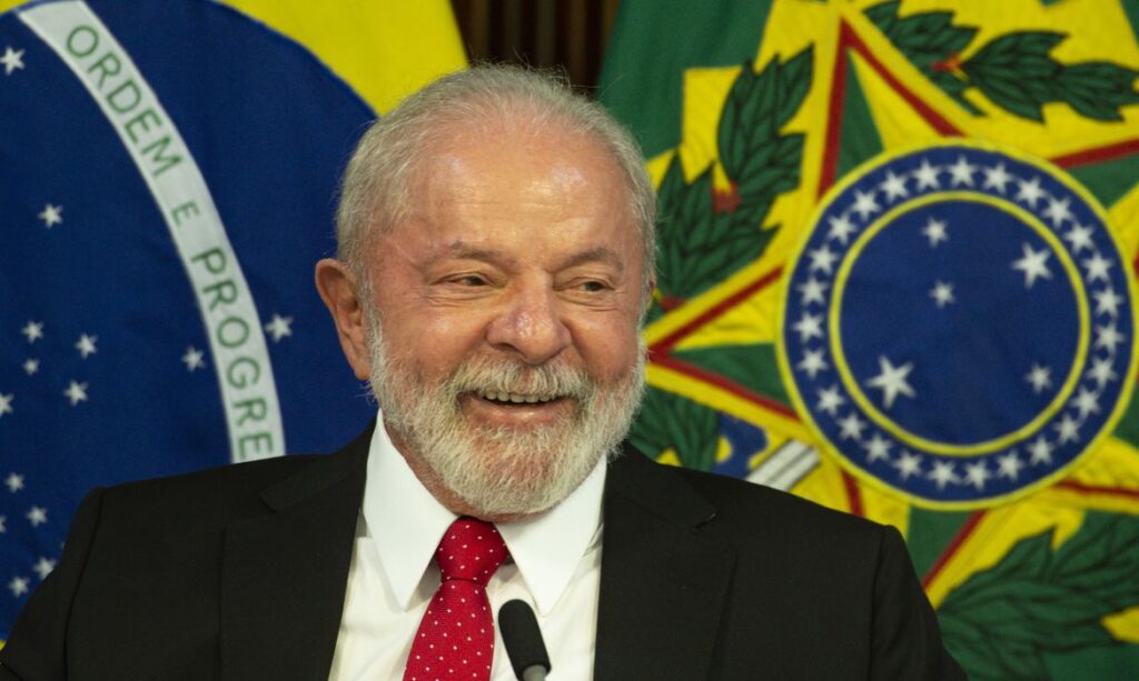 Em pronunciamento, Lula anuncia aumento real do salário mínimo e faixa de isenção IRPF