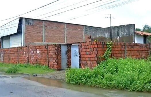 Mãe e filho são encontrados mortos dentro de casa em Caucaia