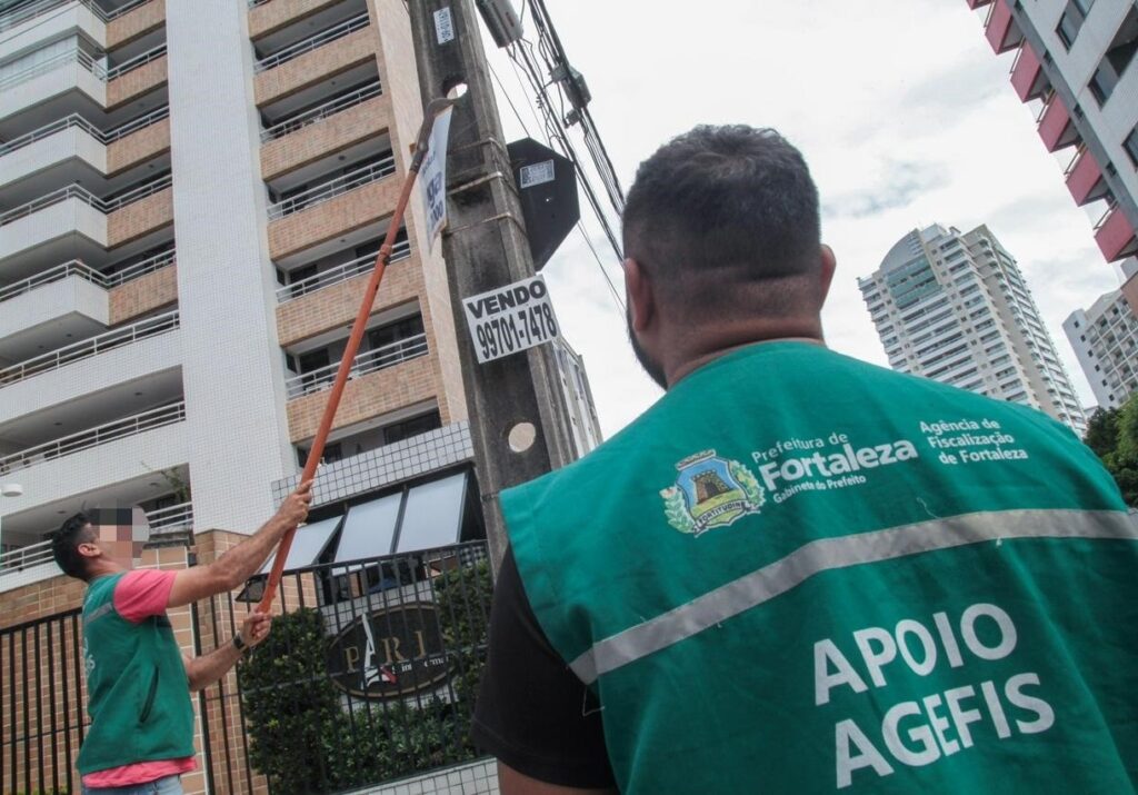 1,7 mil publicidades irregulares foram retiradas das ruas de Forleza no primeiro trimestre