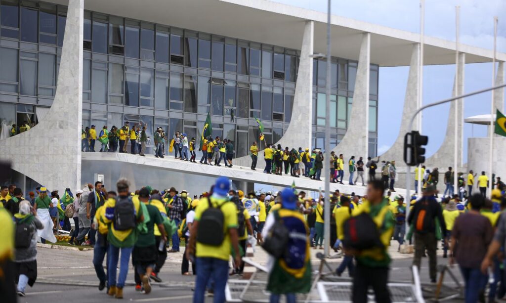 Moraes aceita denúncia contra participantes de atos golpistas, em Brasília