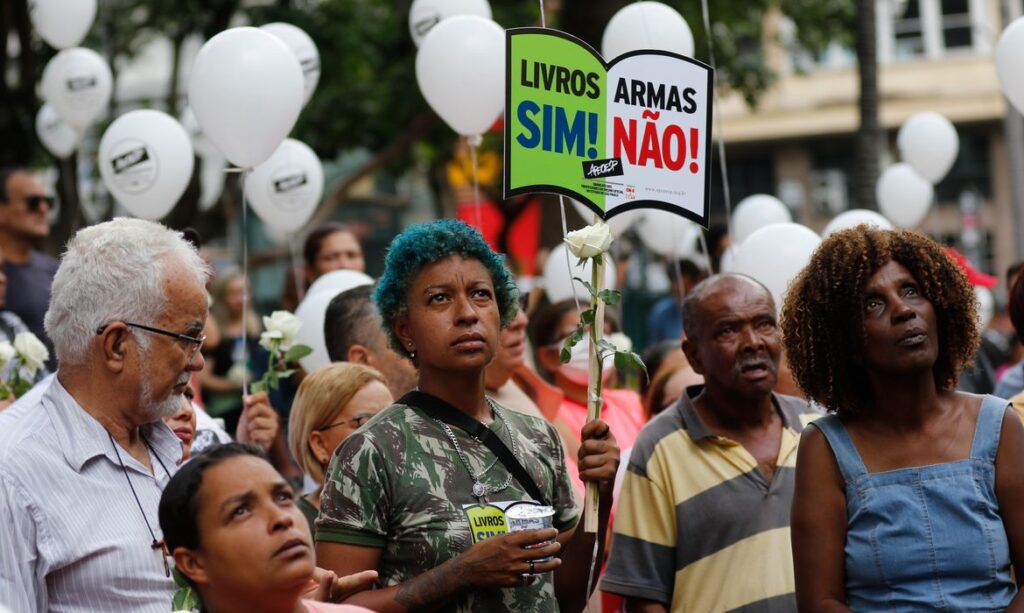 Especialistas defendem espaços de expressão de sentimentos em escolas