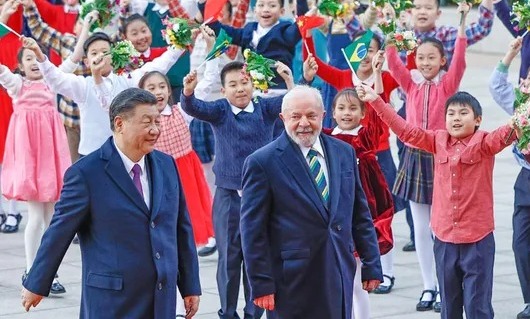 “Ninguém vai proibir que o Brasil aprimore sua relação com a China”, dispara Lula em reunião com presidente chinês