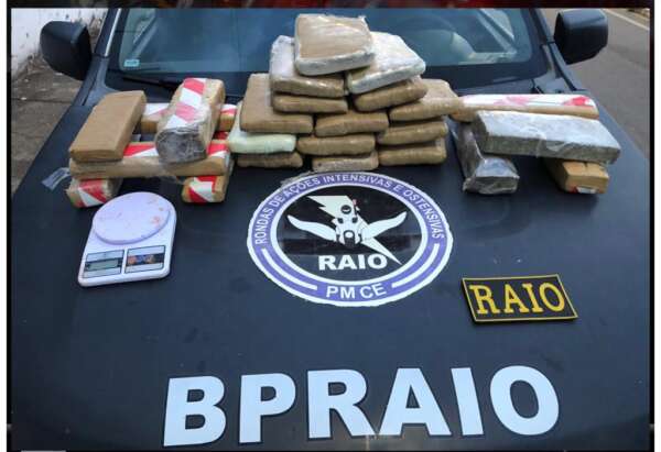 Polícia Militar apreende tijolos de maconha de 17kg no Crato