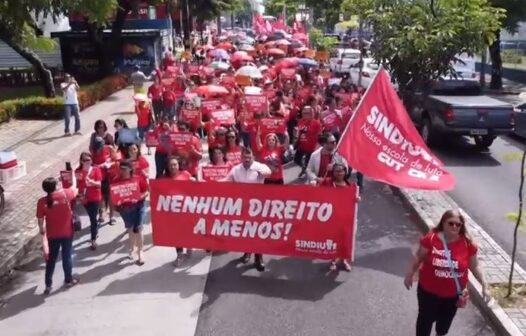 Professores de Fortaleza fazem ato “em defesa da educação pública”