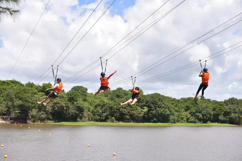 Tirolesa pública é inaugurada na Lagoa do Cauípe, em Caucaia