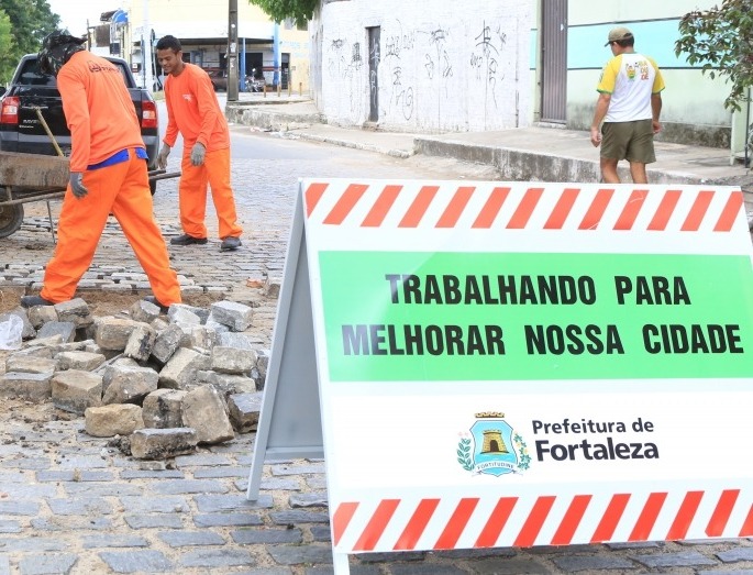 Trecho do bairro Messejana, em Fortaleza, é bloqueado para viabilizar obras; confira rotas de desvio