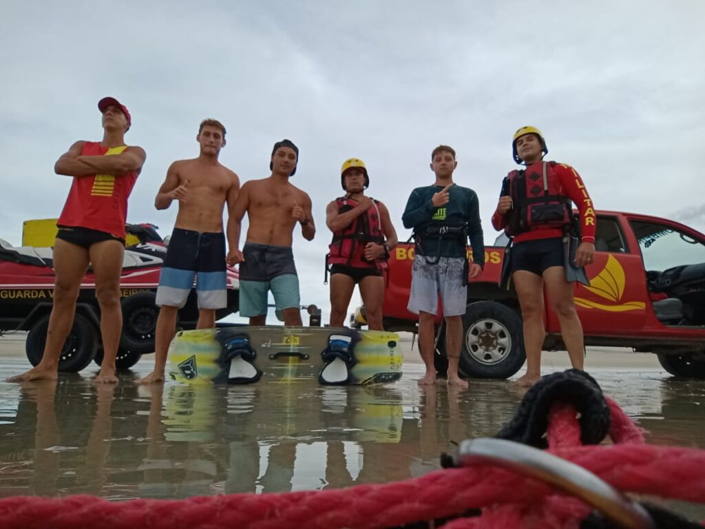 Velejador de kitesurf é resgatado à deriva em Jericoacoara