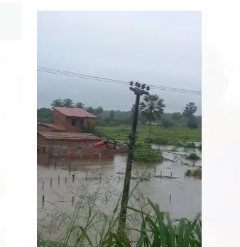 Vídeos mostram construções inundadas após forte chuva em São Gonçalo do Amarante, no Ceará