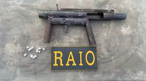 Policias do Raio apreendem arma artesanal e pedras de crack