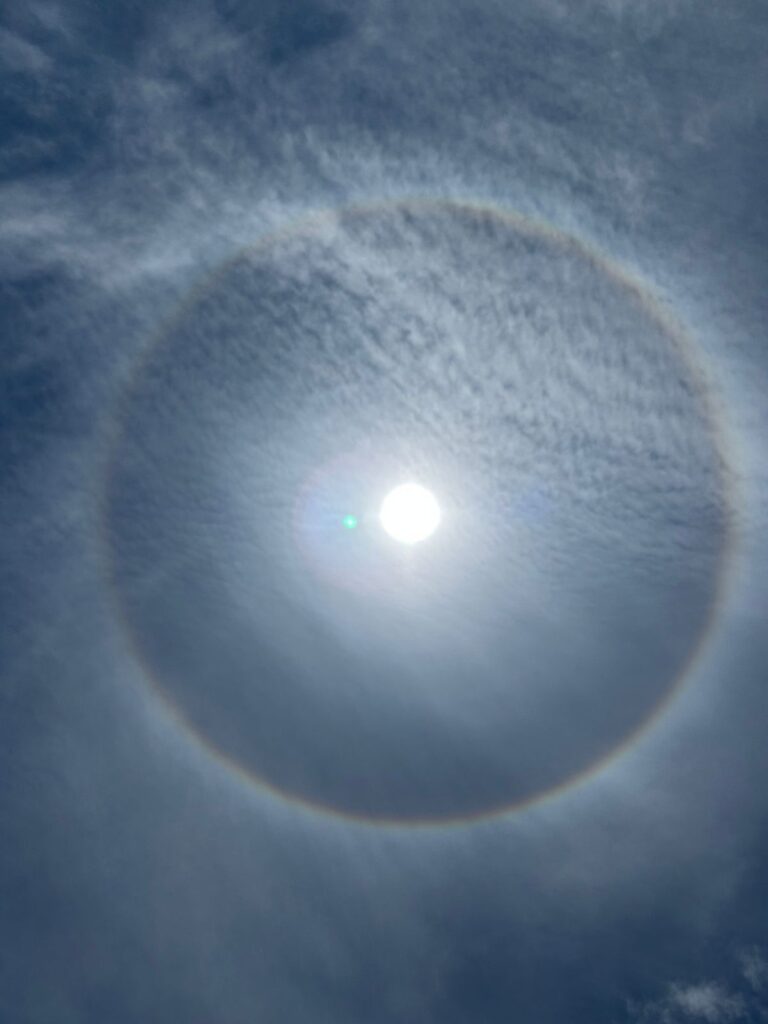 Moradores do Ceará são surpreendidos por 'arco-íris' ao redor do Sol;  entenda fenômeno do halo solar - Ceará - Diário do Nordeste