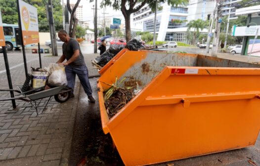 Prefeitura firma parceria para instalar máquinas de reciclagem em Fortaleza