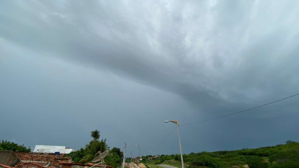 Fim de semana no Ceará terá chuvas moderadas a fortes em todo o estado, indica previsão do tempo