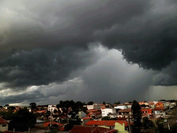 Alerta: Ceará deve enfrentar chuva forte, granizo e rajadas de vento nos próximos dias