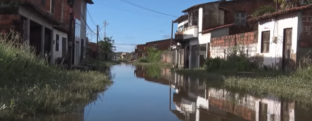Após alagamentos em Caucaia, prefeito Vitor Valim anuncia auxílio financeiro para famílias afetadas