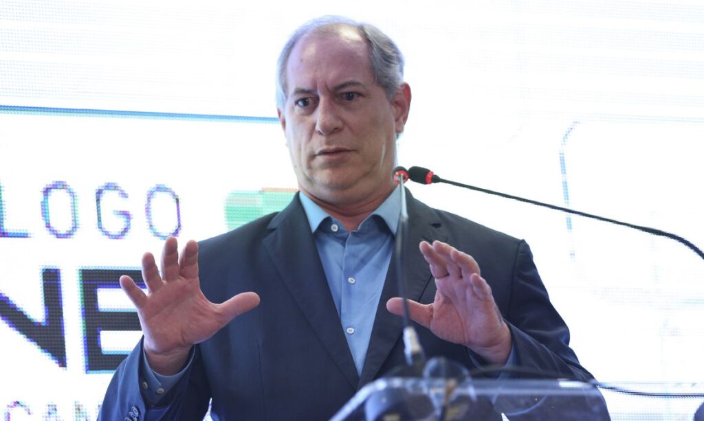 PT chama de repugnantes falas de Ciro sobre ida de Janaína Farias para o Senado