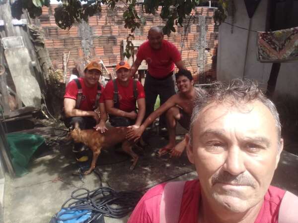 Corpo de Bombeiros resgata cachorro de cacimba em Maracanaú