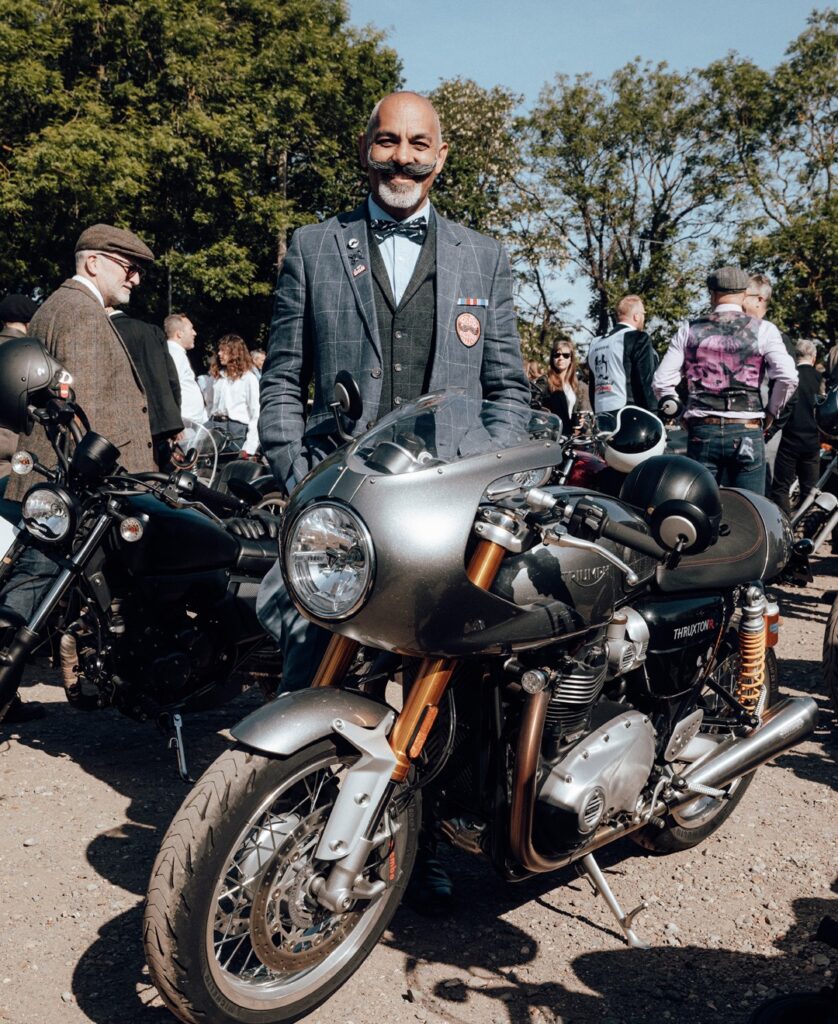 Concessionária de moto participa de movimento de conscientização sobre saúde mental e câncer de próstata