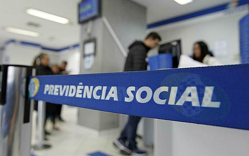 INSS começa a pagar 13º salário neste mês; saiba como não cair em golpes