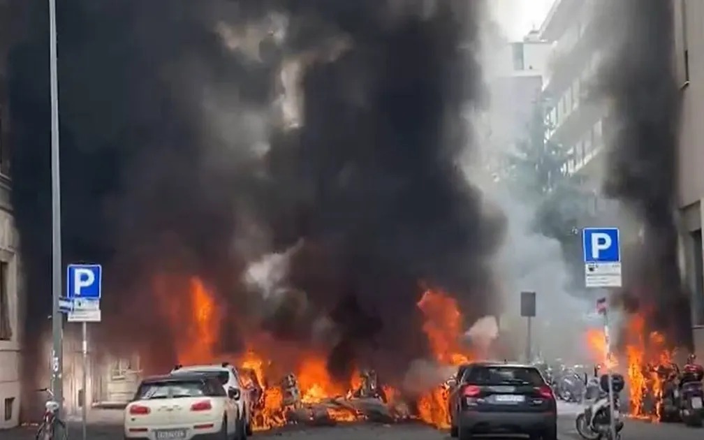 Explosão no centro de Milão incendeia carros e deixa feridos