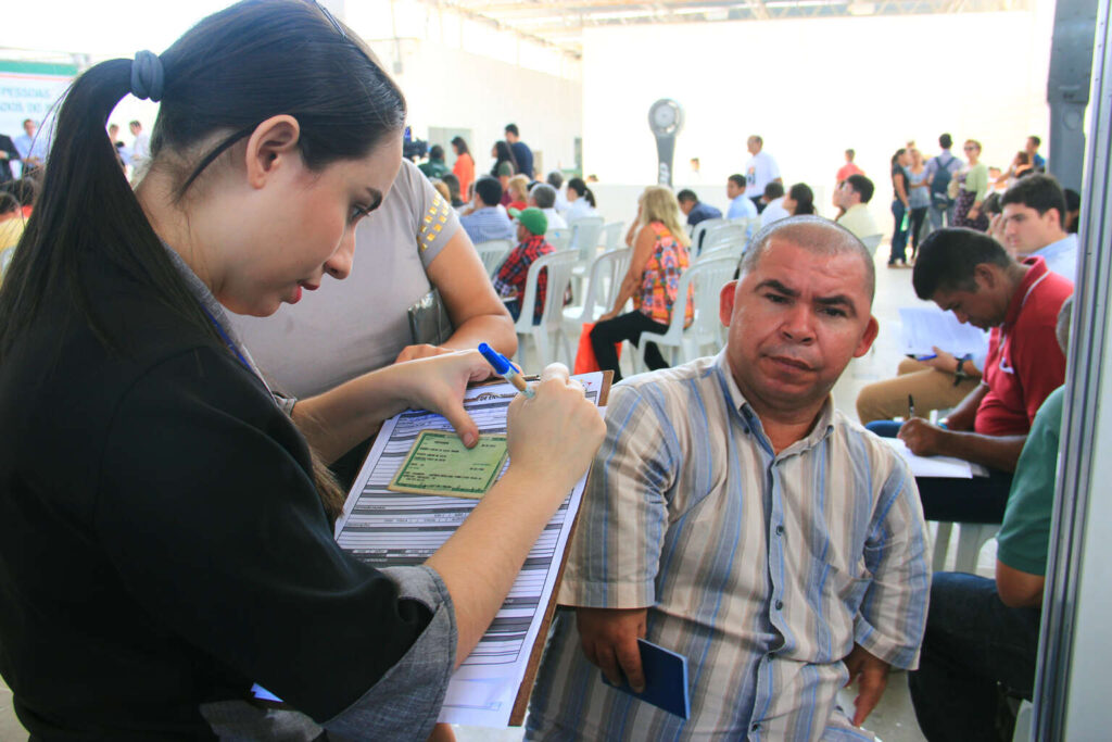 Feira de empregos oferece 600 vagas para pessoas com deficiência; saiba como participar