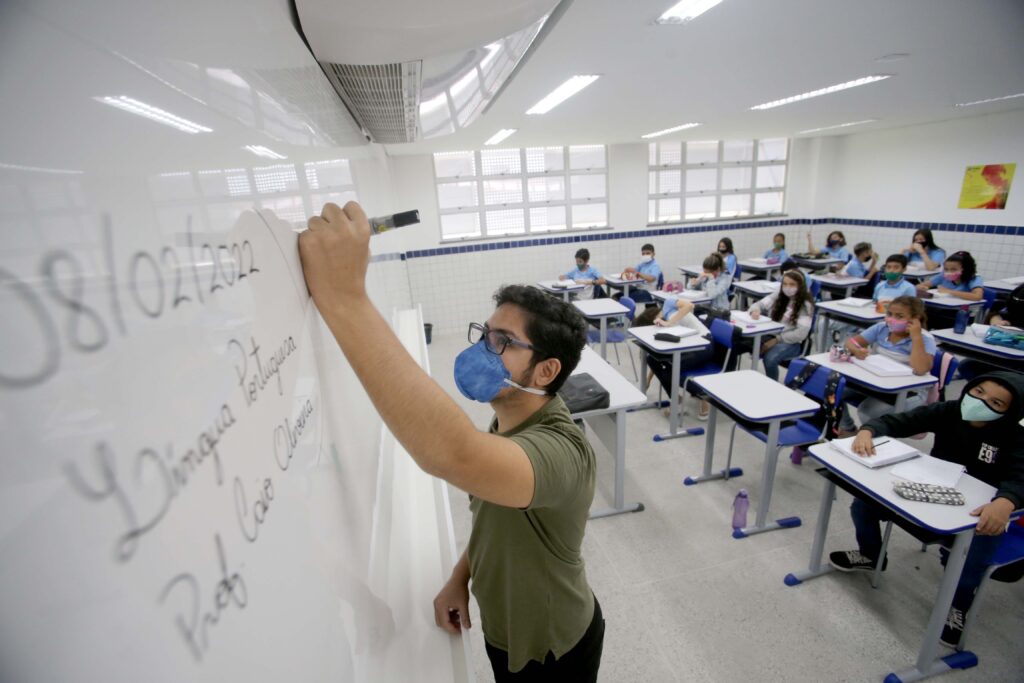 Fortaleza lança seleção para professores substitutos; saiba como participar