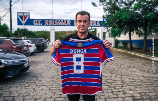 Capitão do Tetra, Dunga visita CT do Fortaleza e faz palestra ao time Sub-13