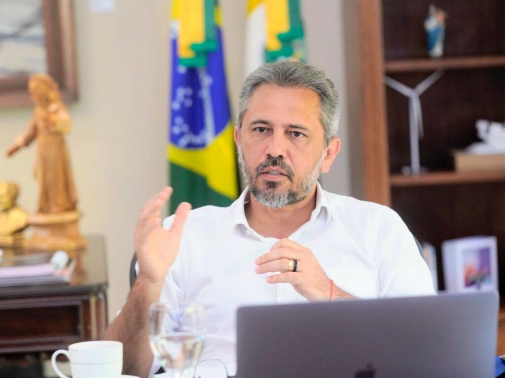 Elmano diz estar “consternado com trágica” morte de policiais civis na delegacia de Camocim, no Ceará