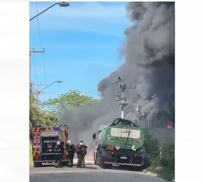 Incêndio atinge empresa transportadora de óleo diesel no Eusébio, no Ceará