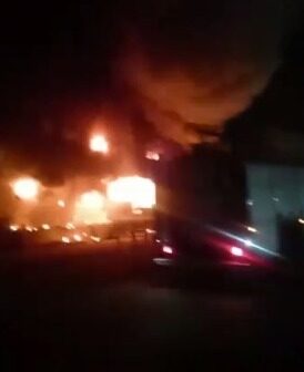 Incêndio atinge galpão da Ceasa, em Maracanaú