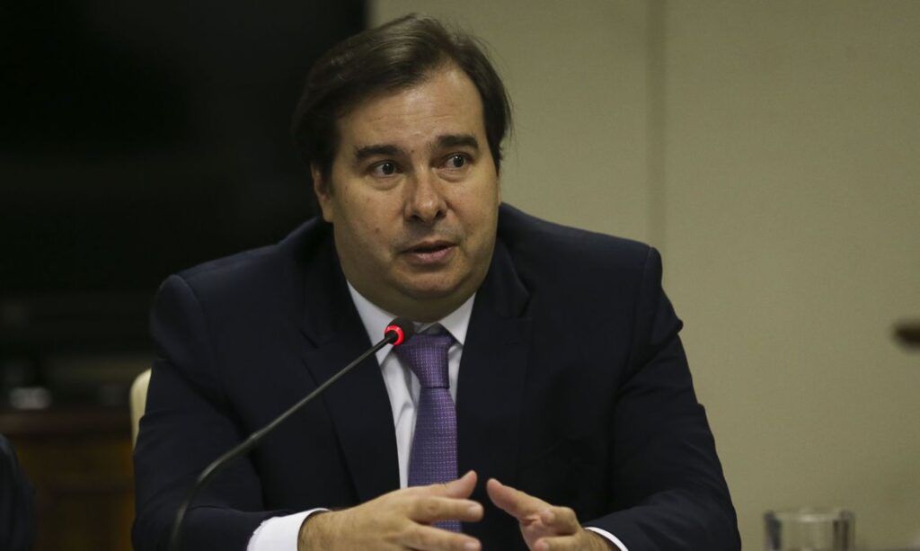 Em Fortaleza, Rodrigo Maia diz que vitória de Lula salvou a democracia