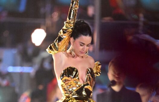 Katy Perry oferece “Firework” a Rei Charles III e estampa cores do arco-íris no Palácio de Buckingham