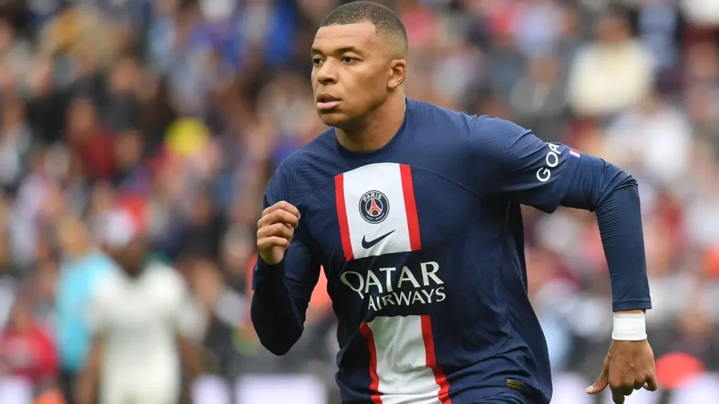 Mbappé sofre lesão na coxa, desfalca o Real Madrid em clássico, e pode abrir vaga para Endrick