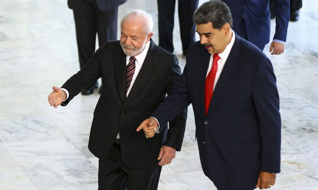 Lula diz que encontro com Maduro é histórico e defende ‘integração plena’ com a Venezuela