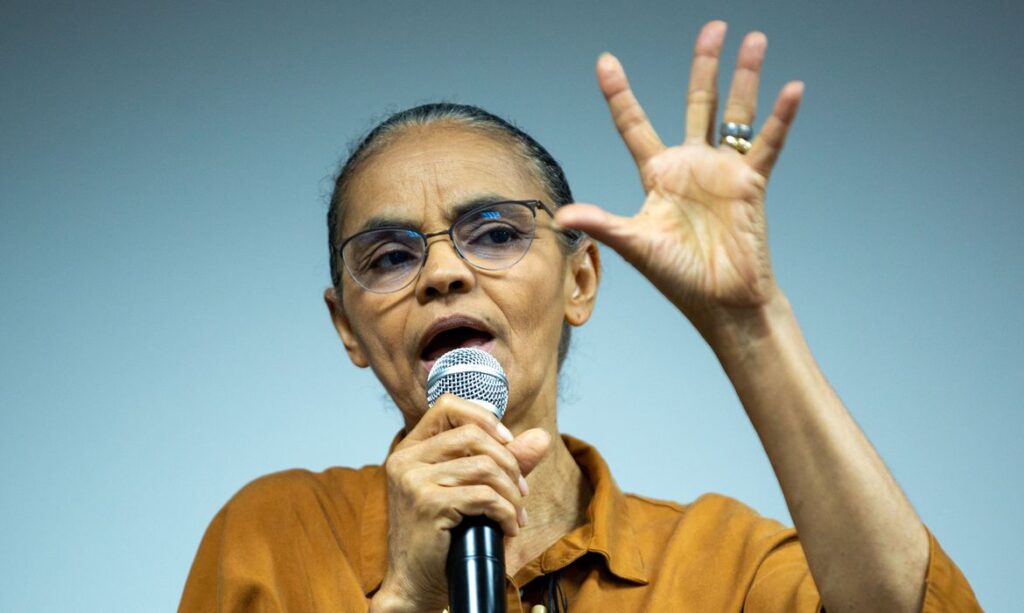 Ministra Marina Silva recebe alta após internação para tratar da covid-19