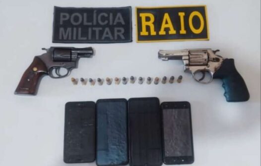 Polícia apreende armas de fogo e munições escondidas em saco plástico em Icapuí