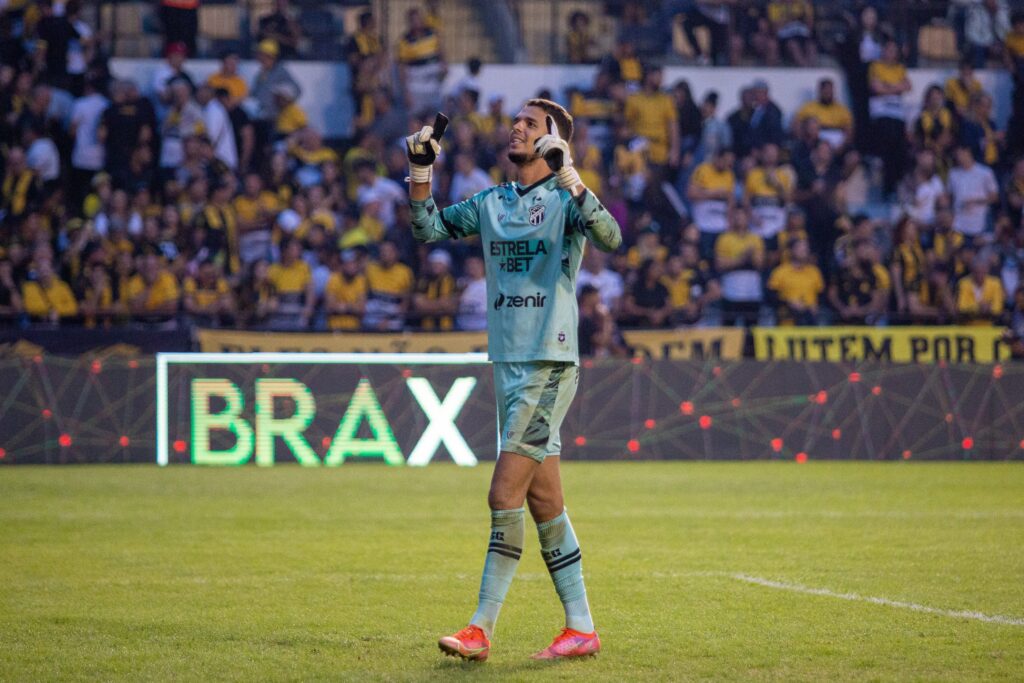 Bruno Ferreira ganha nova chance como titular do gol do Ceará