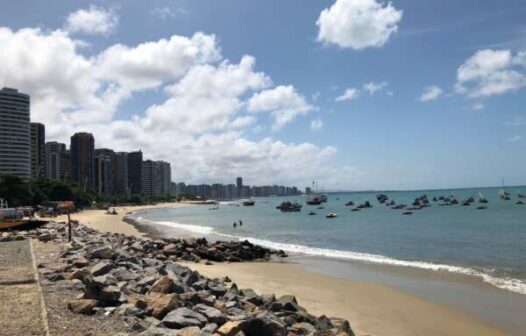 Seis praias de Fortaleza estão próprias para banho neste domingo de Dia das Mães