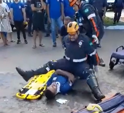 Socorrista do Samu cai em cima de paciente em Goiás; veja o vídeo