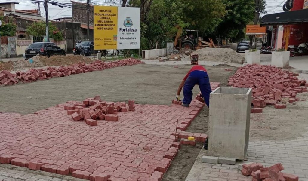 Trecho da Avenida D, no José Walter, é interditado para obras; confira rotas de desvio