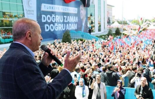 Com quase 100% das urnas apuradas, Erdogan garante reeleição na Turquia