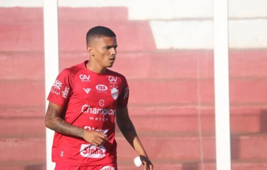 Romário, ex-Vila Nova, é banido do futebol pelo STJD