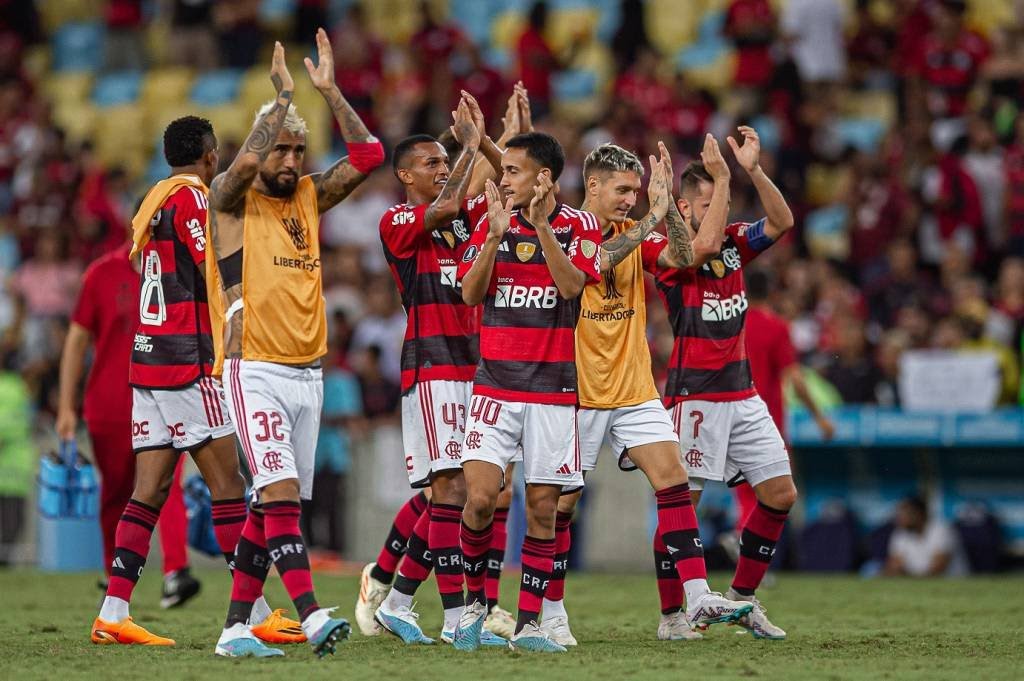 Flamengo bate Fluminense para seguir vivo na Copa do Brasil