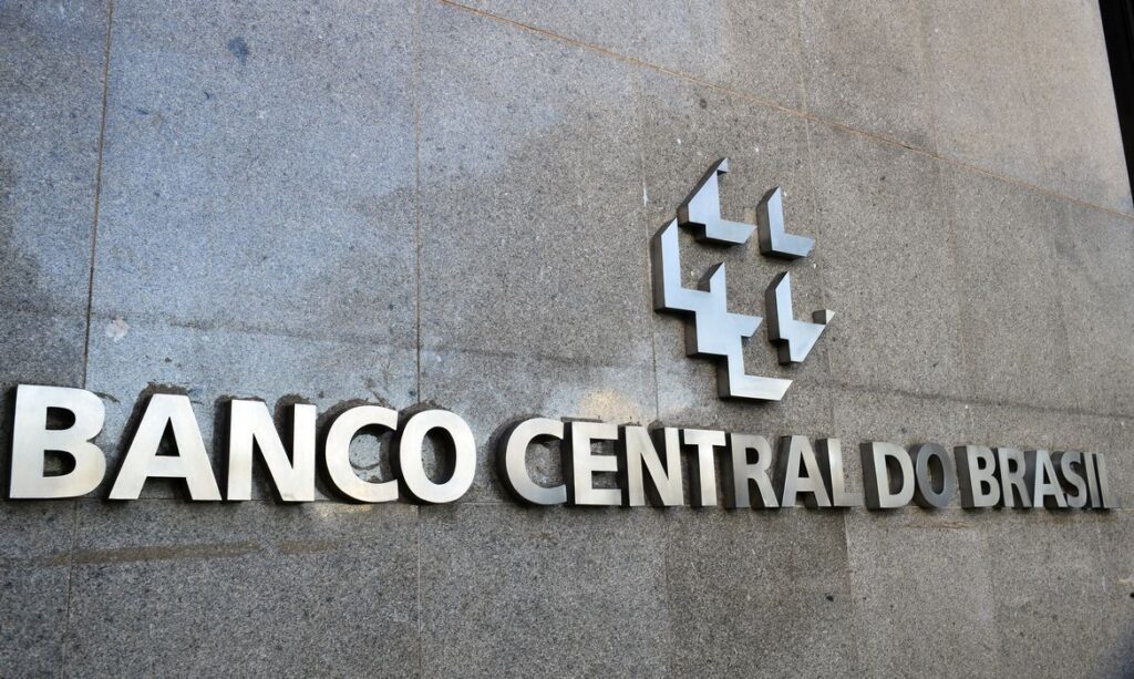 Banco Central acena com possibilidade de queda dos juros a partir de agosto